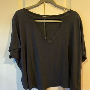 Relaxed fit key hole top